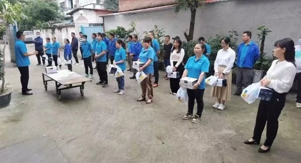 致敬勞動者，感悟勞動的意義|廣有五金&東莞合頁?